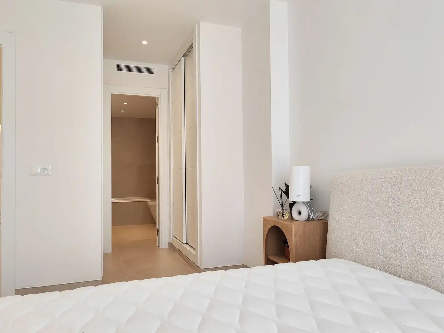 Dormitori de Apartament en venda en Marbella amb Moblat i Piscina comunitària
