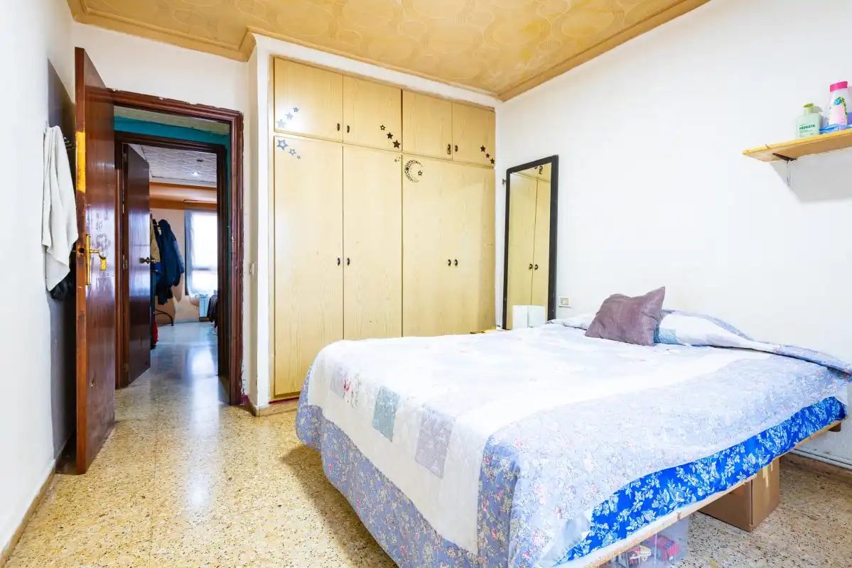 Habitación de Piso en venta en Castellón de la Plana / Castelló de la Plana con Calefacción, Terraza y Balcón