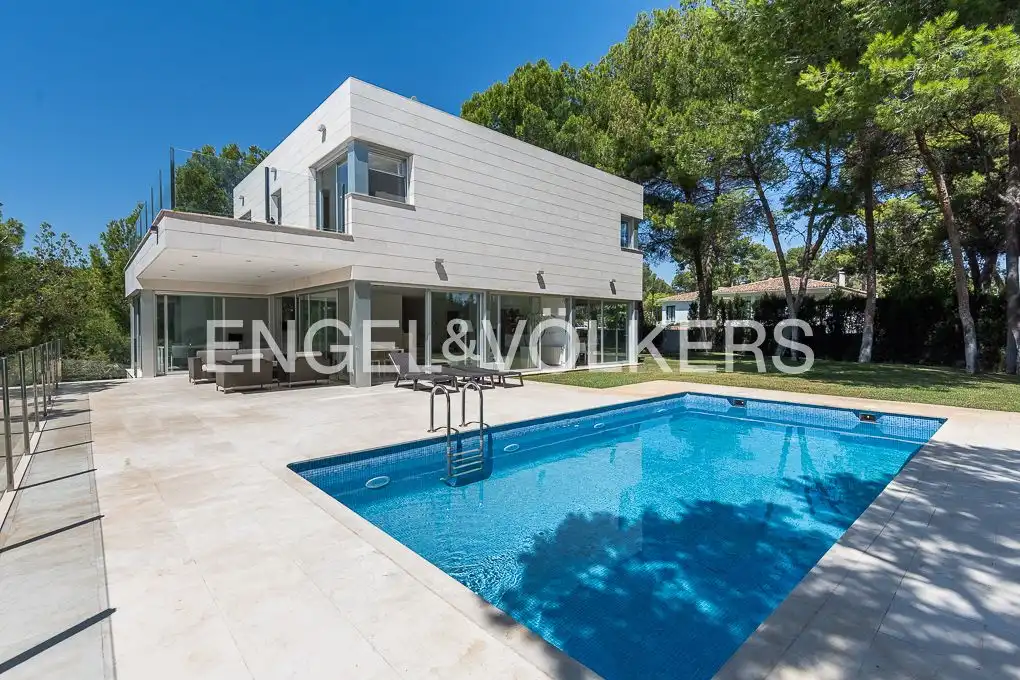 Vista exterior de Casa o chalet de alquiler en Chiva con Aire acondicionado, Calefacción y Jardín privado