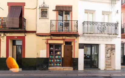 Vista exterior de Casa o xalet en venda en  Sevilla Capital amb Aire condicionat, Terrassa i Balcó