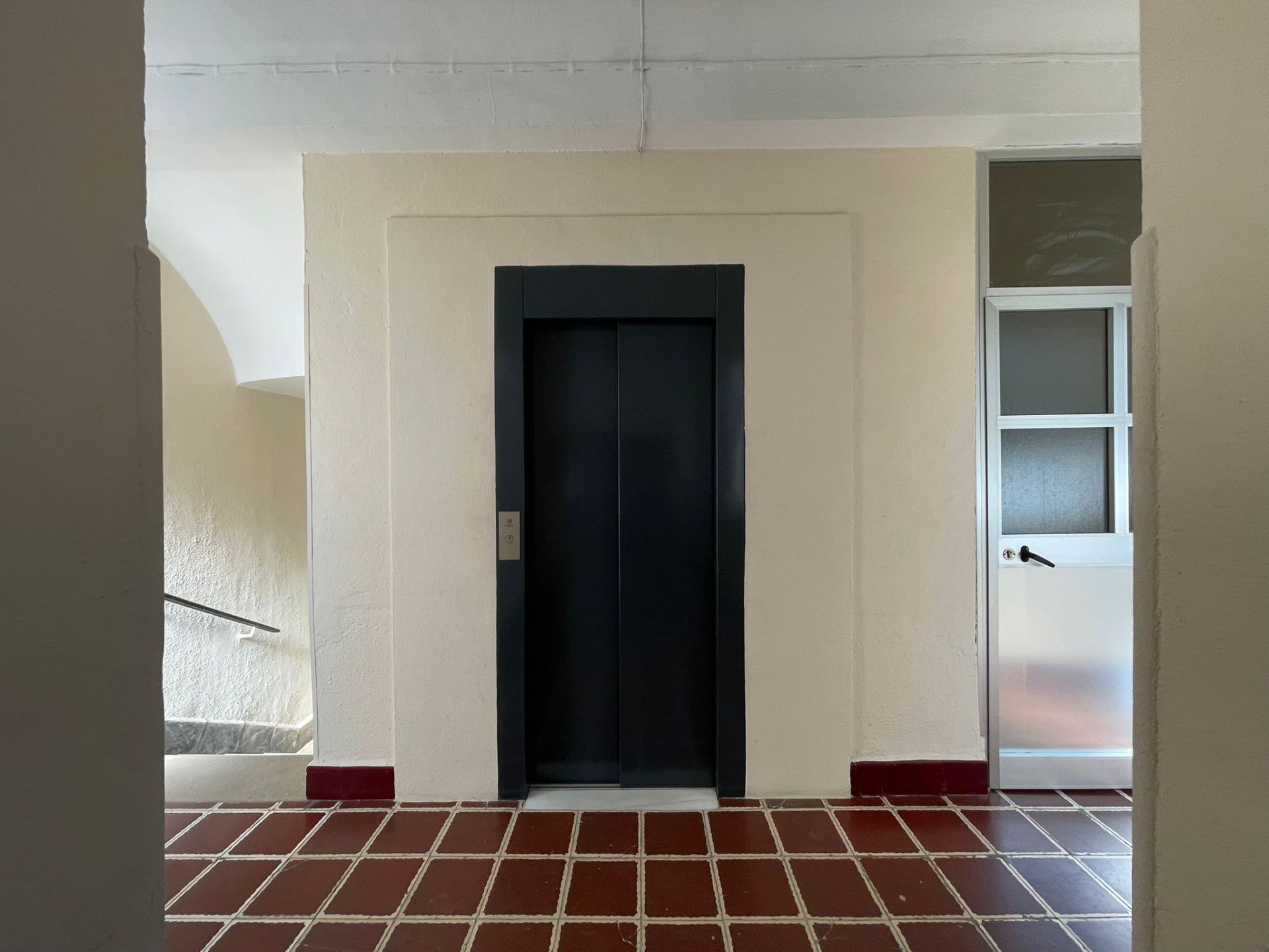 Flat for sale in  Sevilla Capital  with Air Conditioner