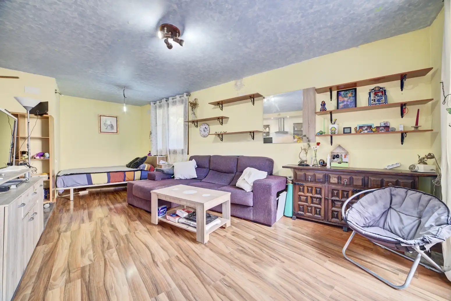 Wohnzimmer von Dachboden zum Verkauf in Undués de Lerda mit Heizung, Parkett und Terrasse