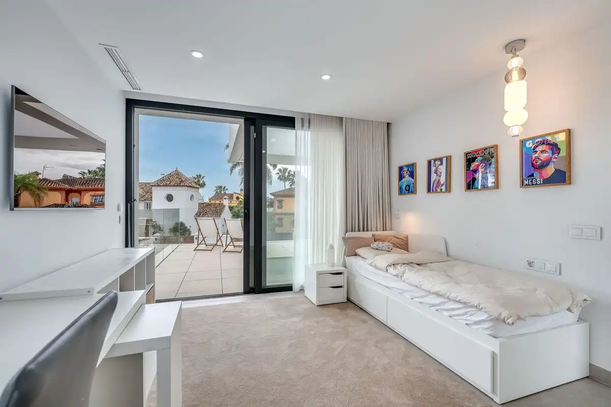 Chalet con jardín en venta en Avenida Pablo Ruiz Picasso 11, imagen 15