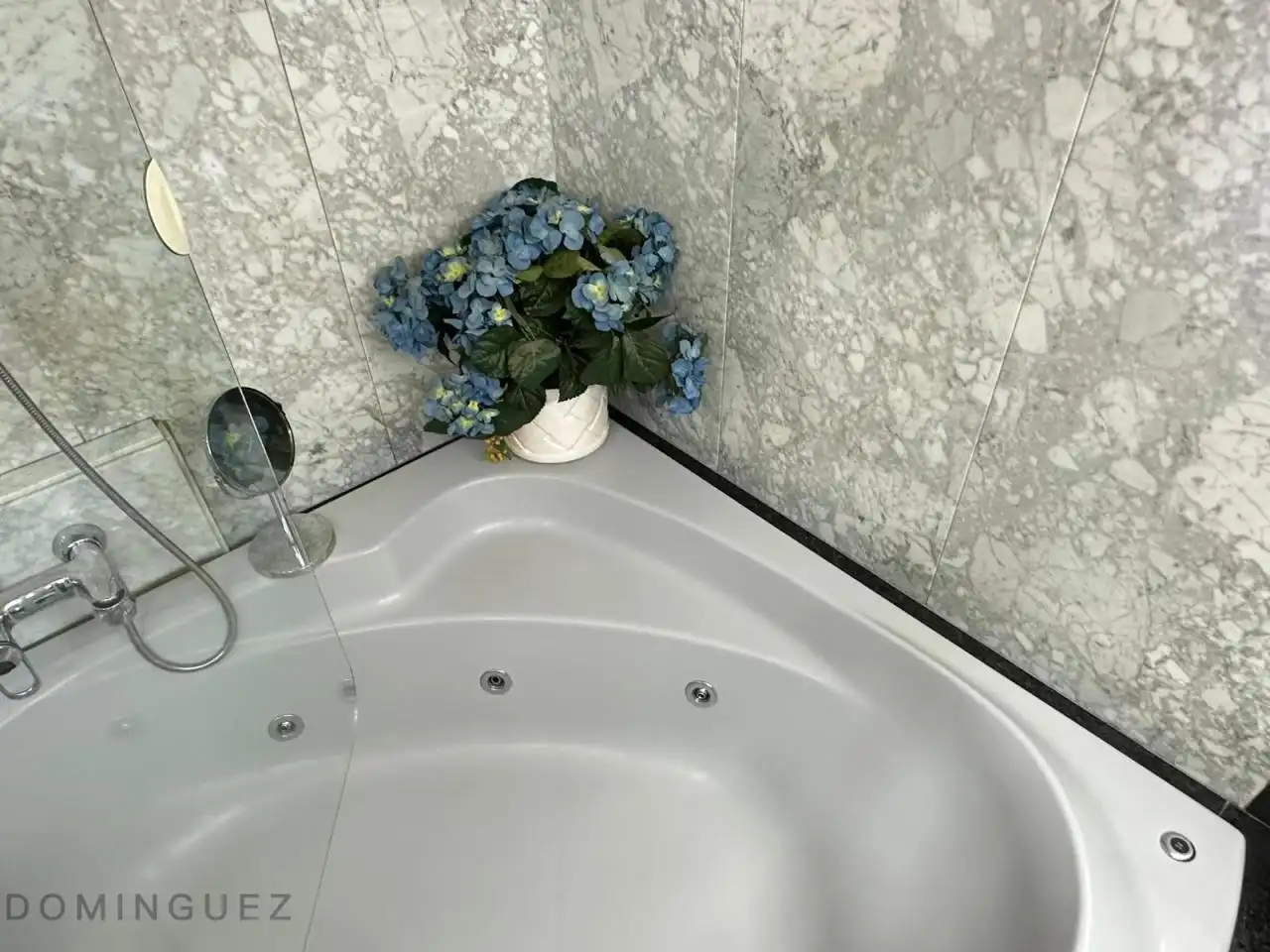 Bathroom of Flat for sale in Vigo   with Heating, Parquet flooring and Terrace