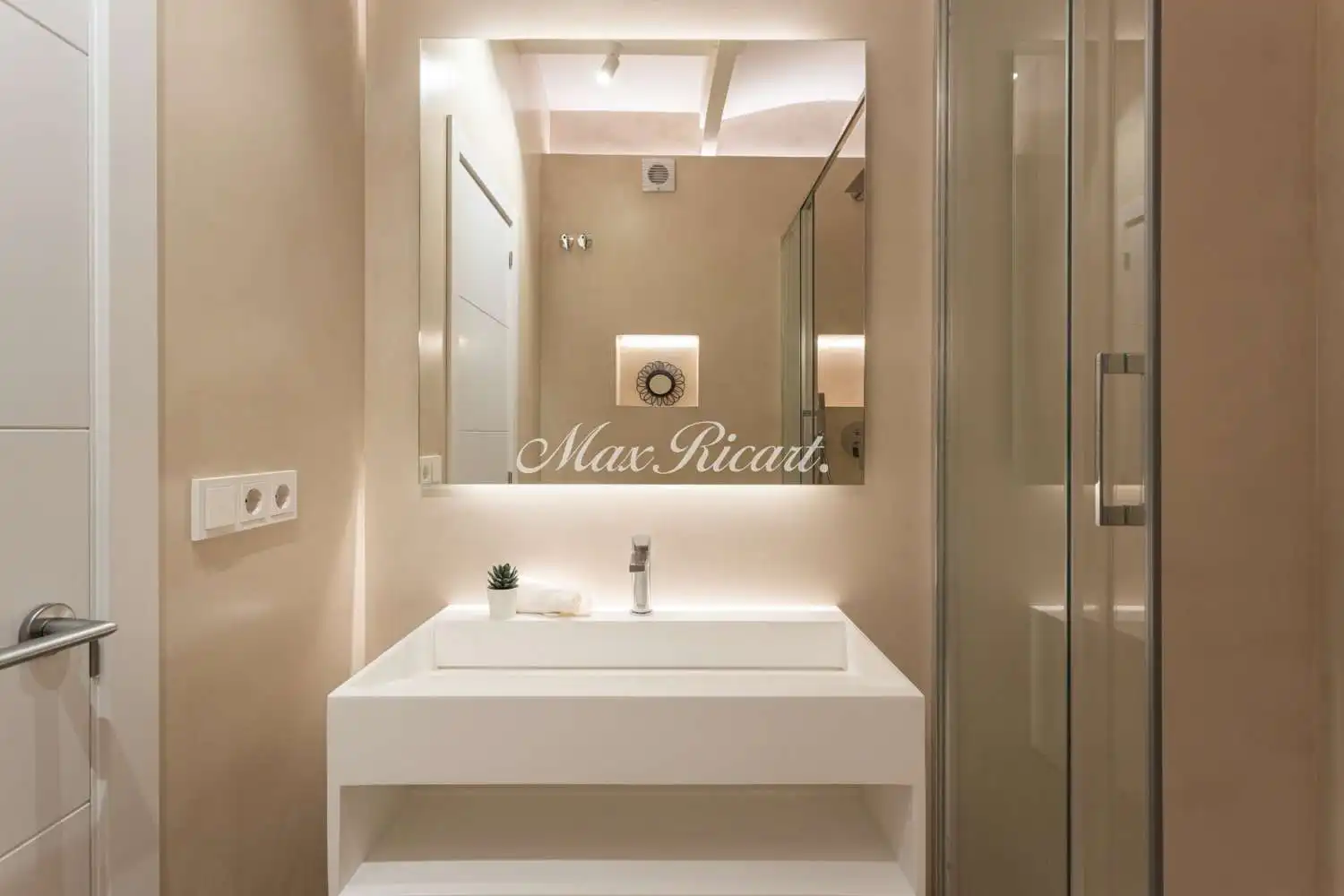 Bathroom of Flat for sale in Barcelona  with Air Conditioner, Heating and Balcony