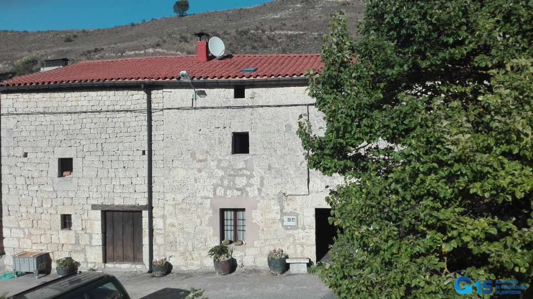 Vista exterior de Casa o xalet en venda en Briviesca amb Jardí privat i Traster