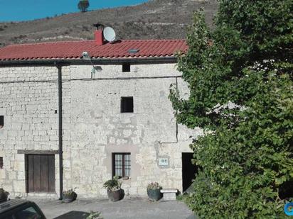 Vista exterior de Casa o xalet en venda en Briviesca amb Jardí privat i Traster