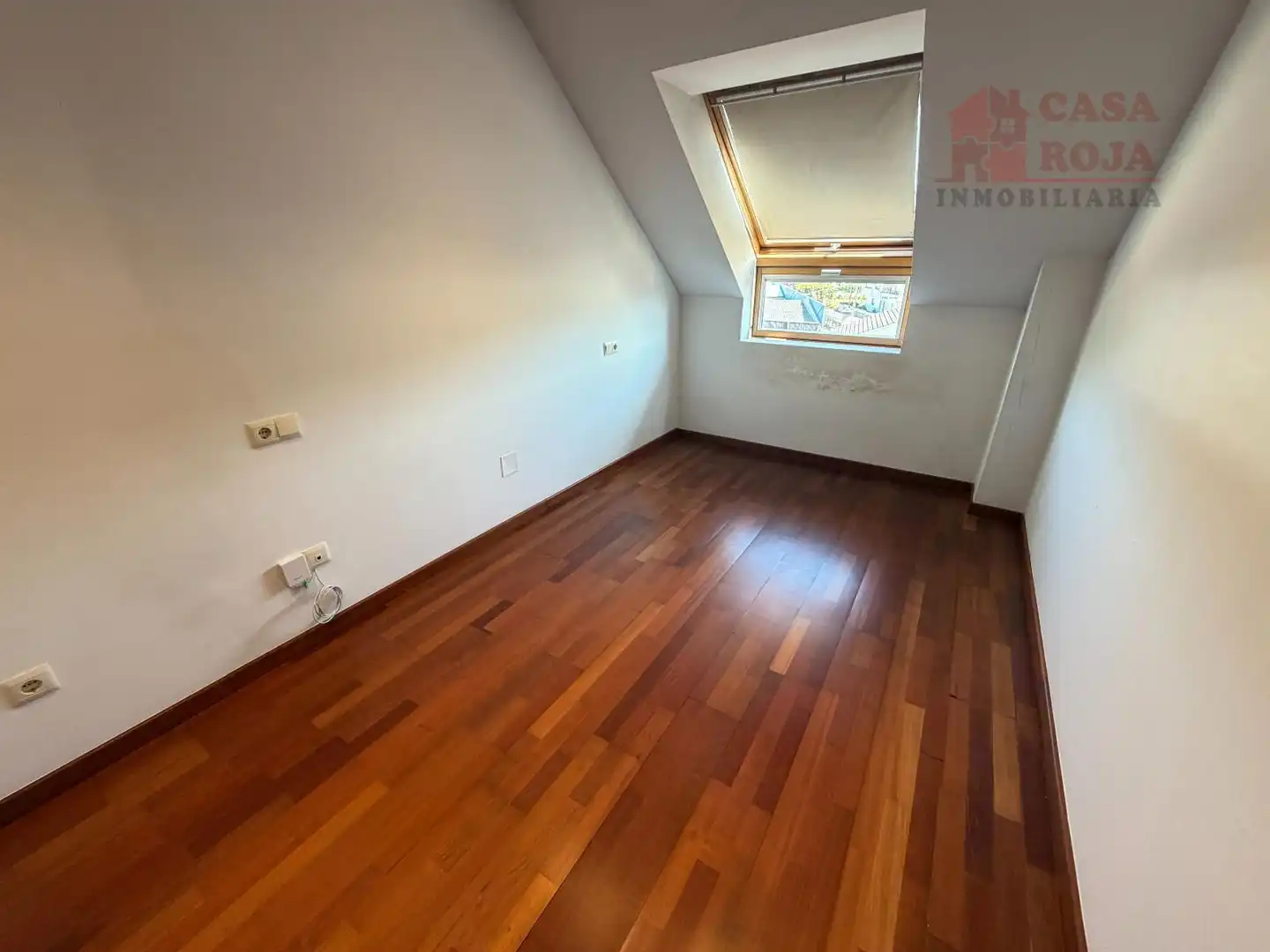 Schlafzimmer von Dachboden zum Verkauf in Cangas  mit Heizung, Terrasse und Abstellraum