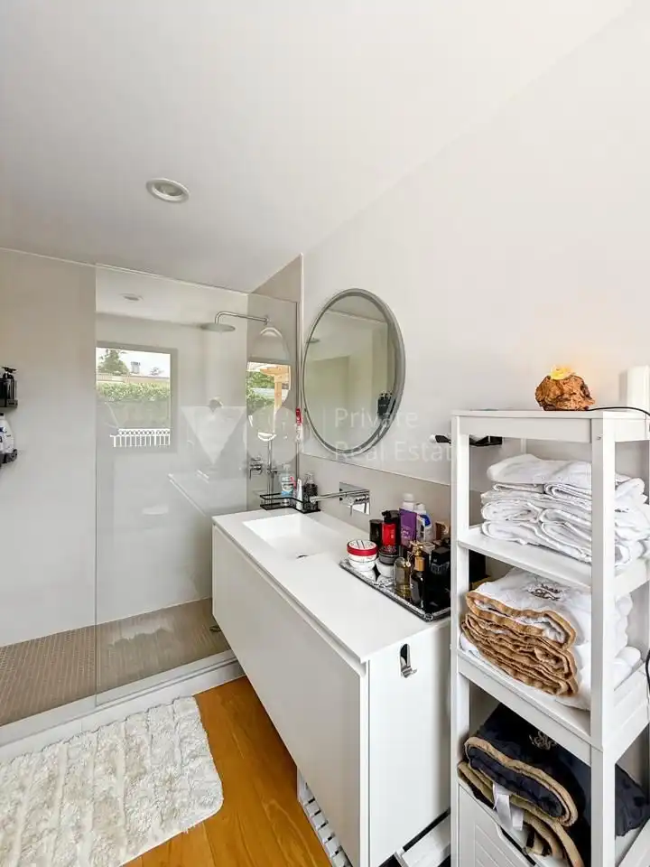 Bathroom of Houses for sale in Villanueva de la Cañada  with Air Conditioner, Heating and Private garden