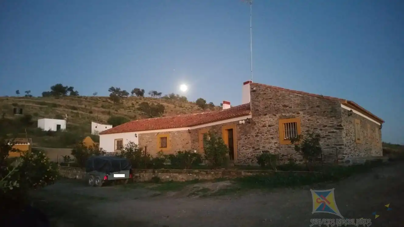 Vista exterior de Finca rústica en venta en Encinasola