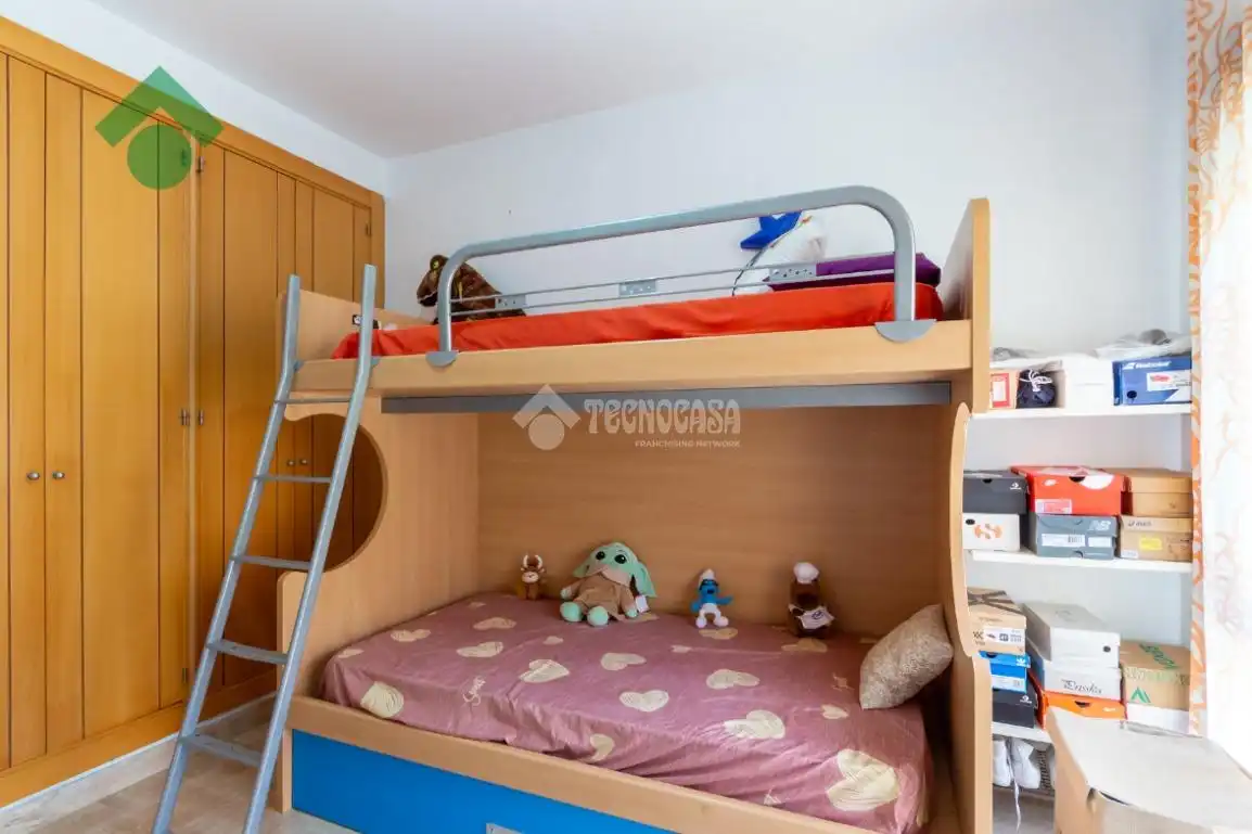 Dormitori de Pis en venda en Vélez-Málaga amb Aire condicionat, Terrassa i Traster