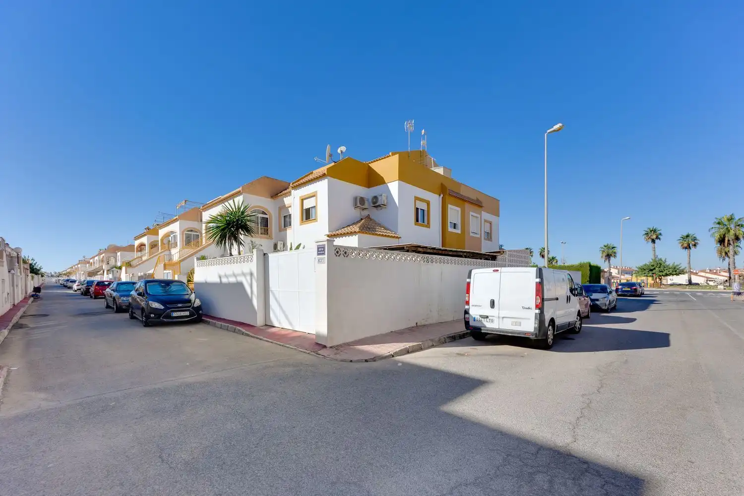 Vista exterior de Casa o xalet en venda en Zona Carrefour - Urbanizaciones