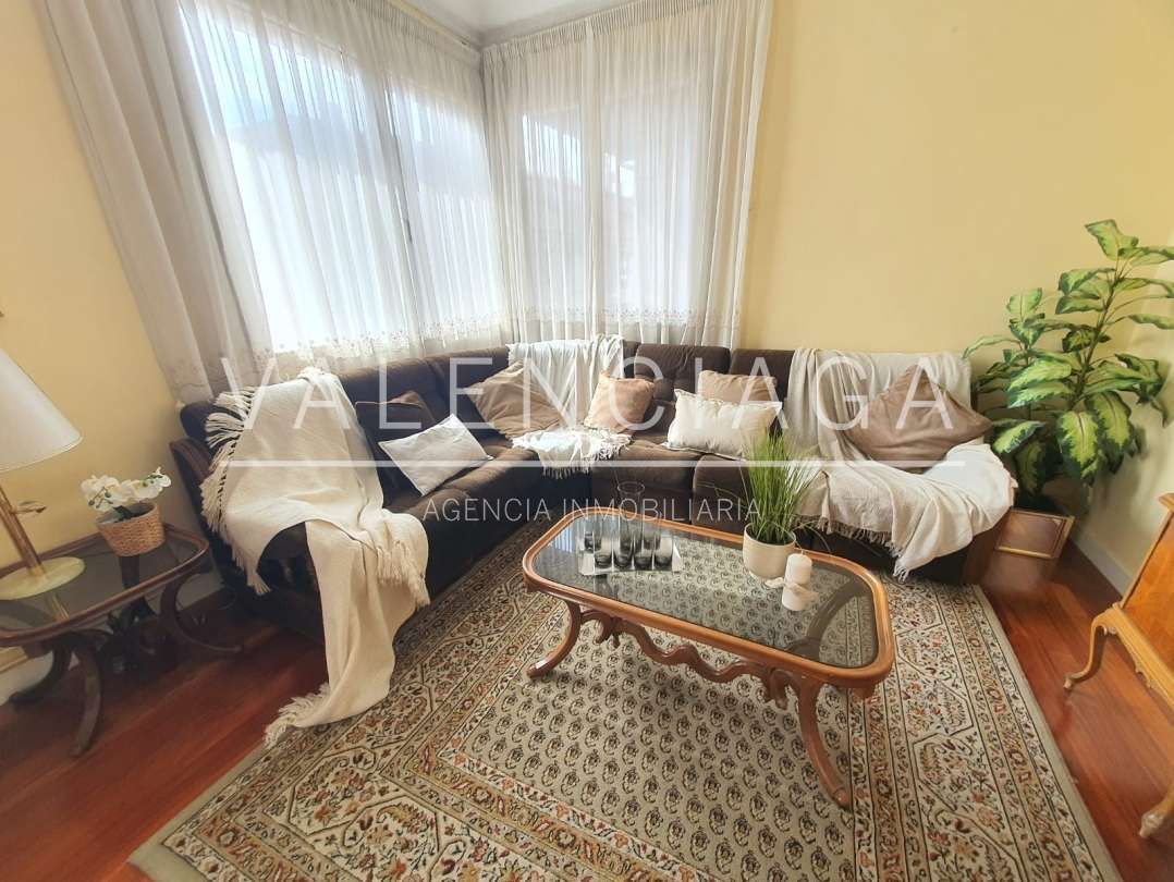 Sala d'estar de Pis en venda en Beasain amb Calefacció, Moblat i Balcó