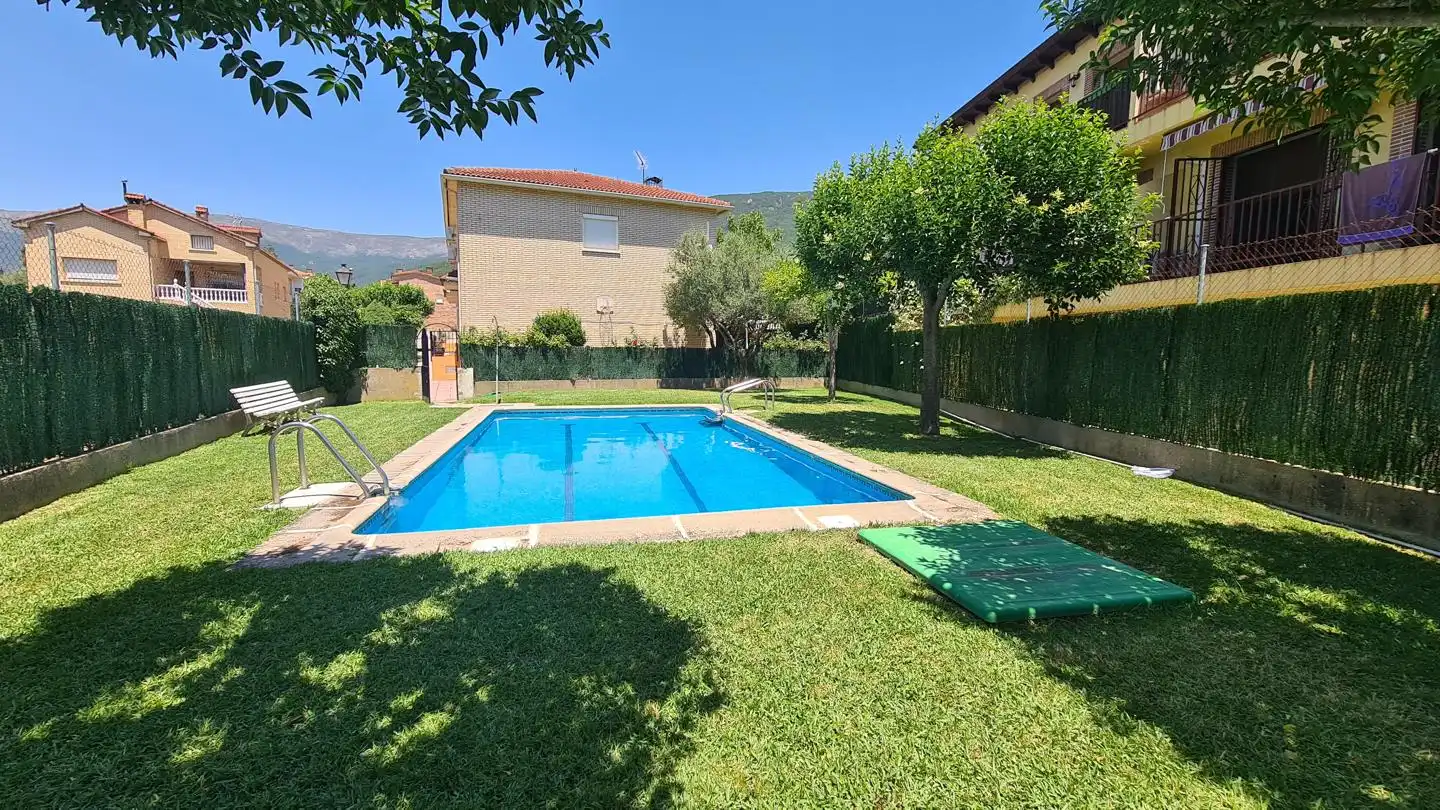 Swimming pool of Houses for sale in La Adrada   with Private garden, Storage room and Balcony