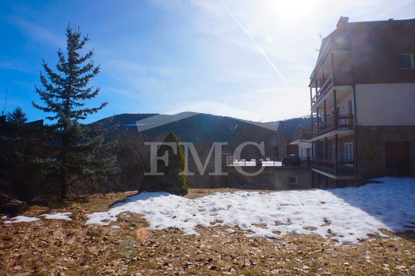 Wohnung zum Verkauf in Alp mit Heizung, Parkett und Terrasse