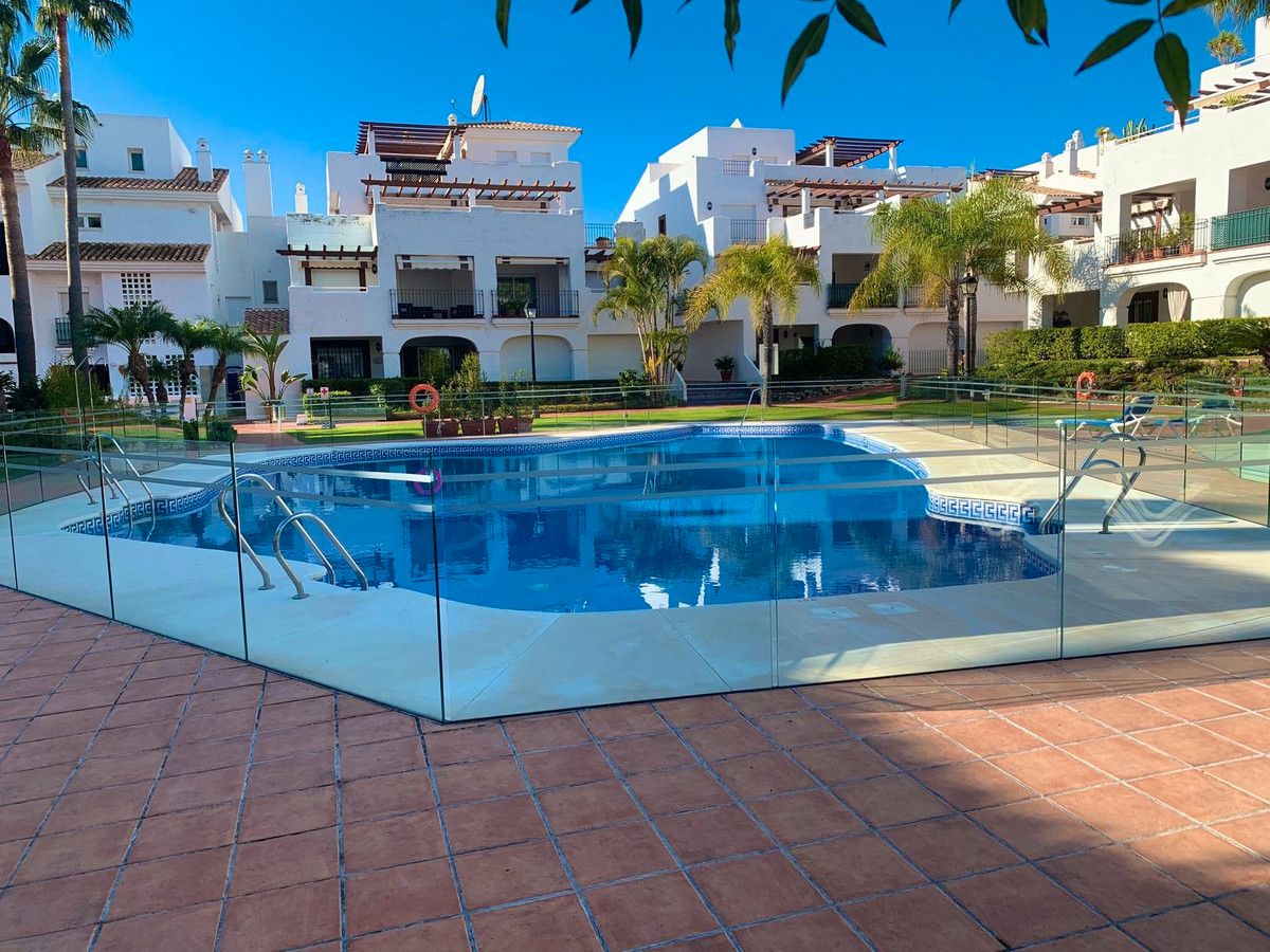 Piscina de Pis en venda en Marbella amb Terrassa, Traster i Moblat