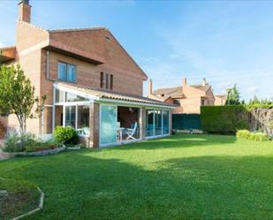 Garden of House or chalet to rent in Utebo  with Terrace and Swimming Pool