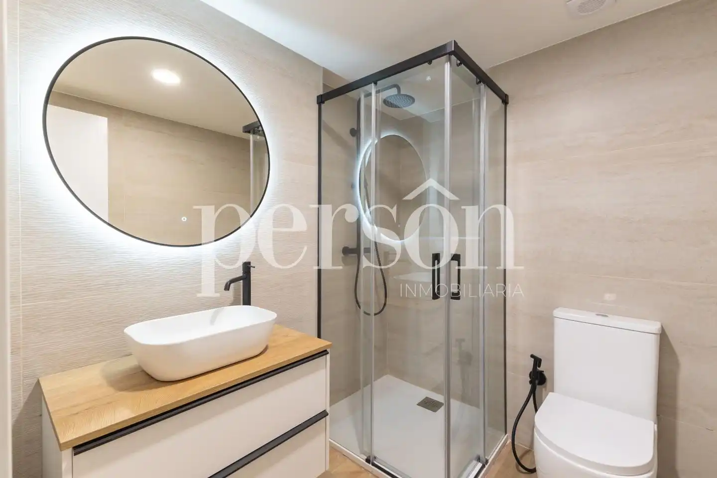 Baño de Piso en venta en Valencia con Aire acondicionado, Calefacción y Balcón