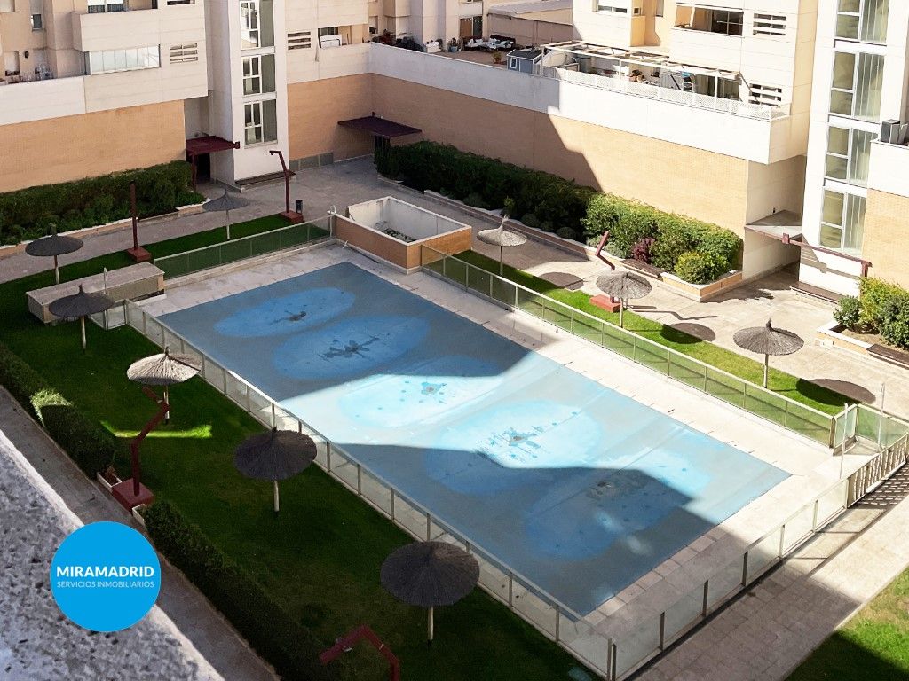 Swimming pool of Flat for sale in  Madrid Capital  with Swimming Pool