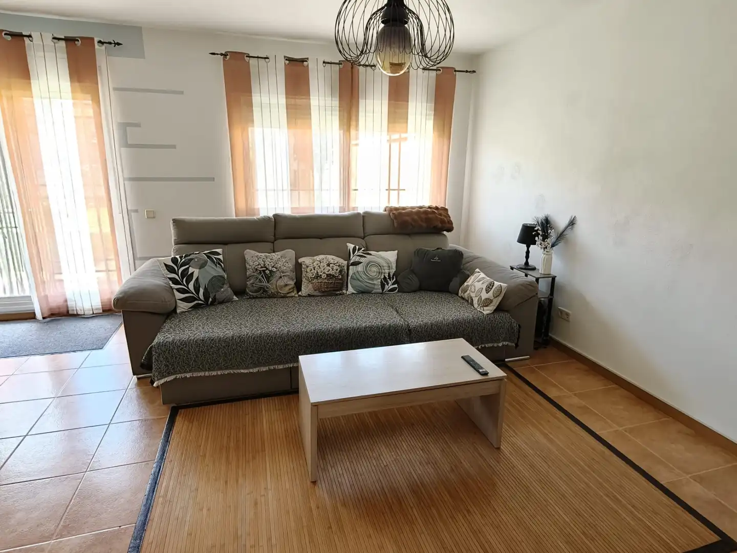 Sala de estar de Casa o chalet en venta en Novés con Aire acondicionado, Calefacción y Jardín privado