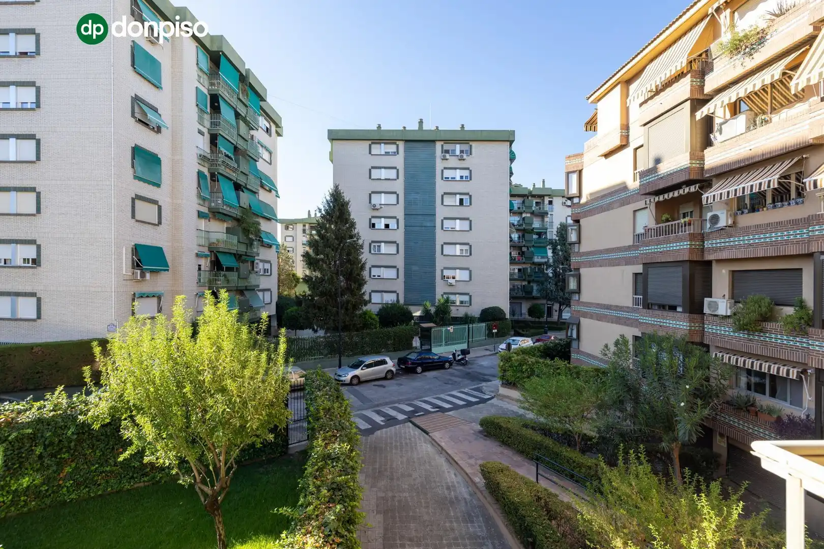 Vista exterior de Pis en venda en Granada amb Terrassa, Traster i Balcó
