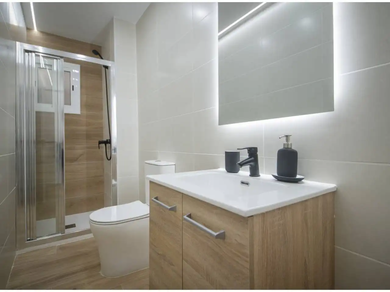 Bathroom of Flat for sale in Igualada  with Parquet flooring and Furnished