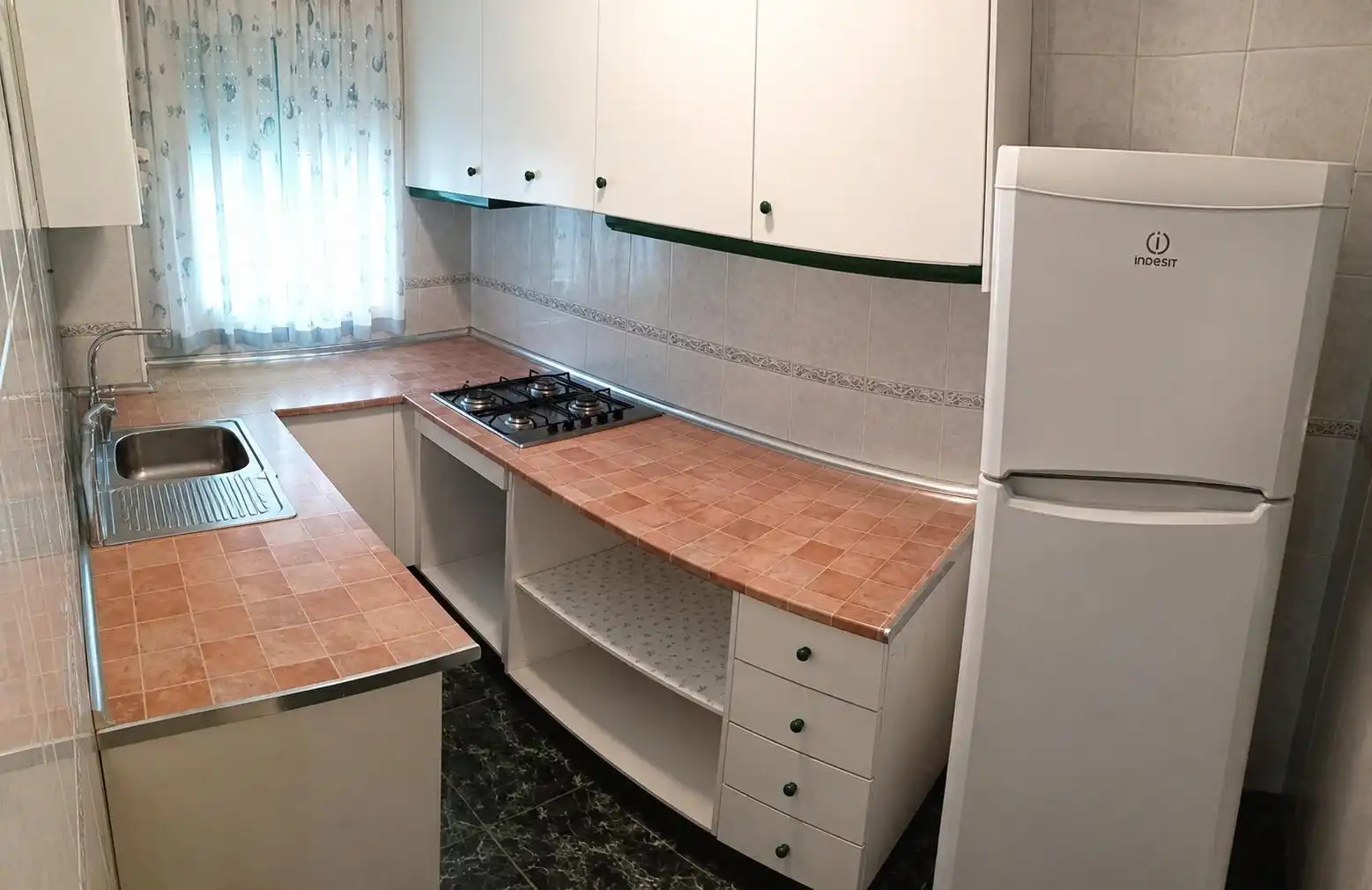 Cuina de Casa adosada en venda en Torrevieja amb Aire condicionat, Calefacció i Jardí privat