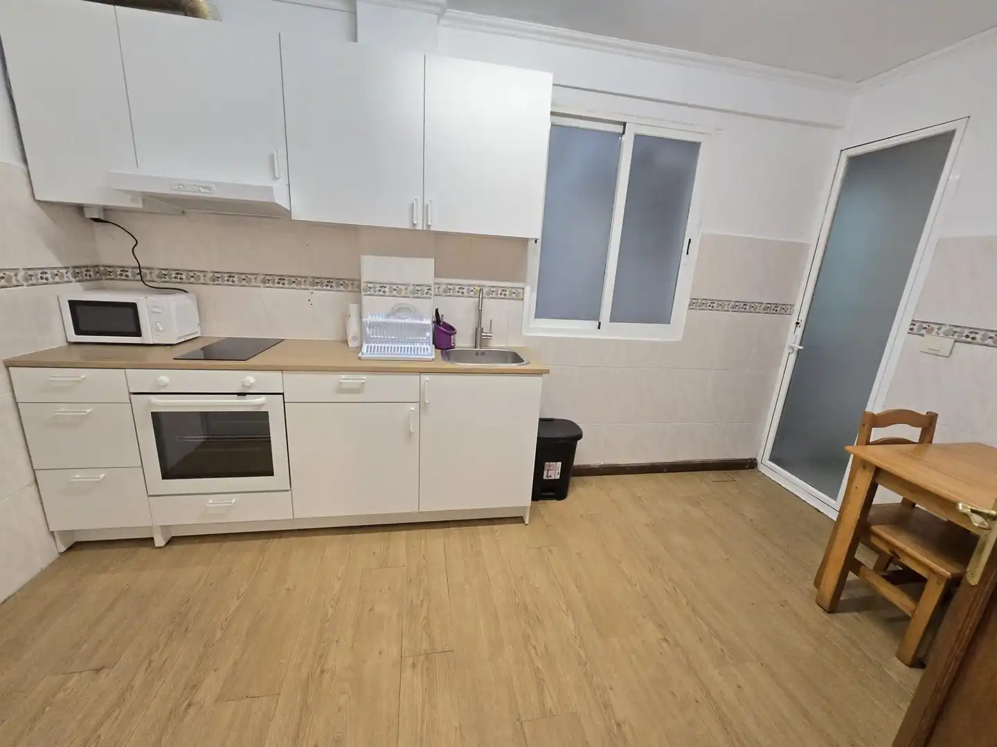 Cocina de Piso de alquiler en Vigo  con Calefacción, Parquet y Amueblado
