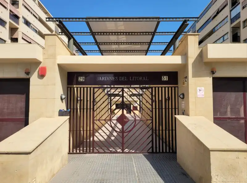 Piso en venta en Calle la Unión Mercantil, 31, Martín Carpena - Torre del Río