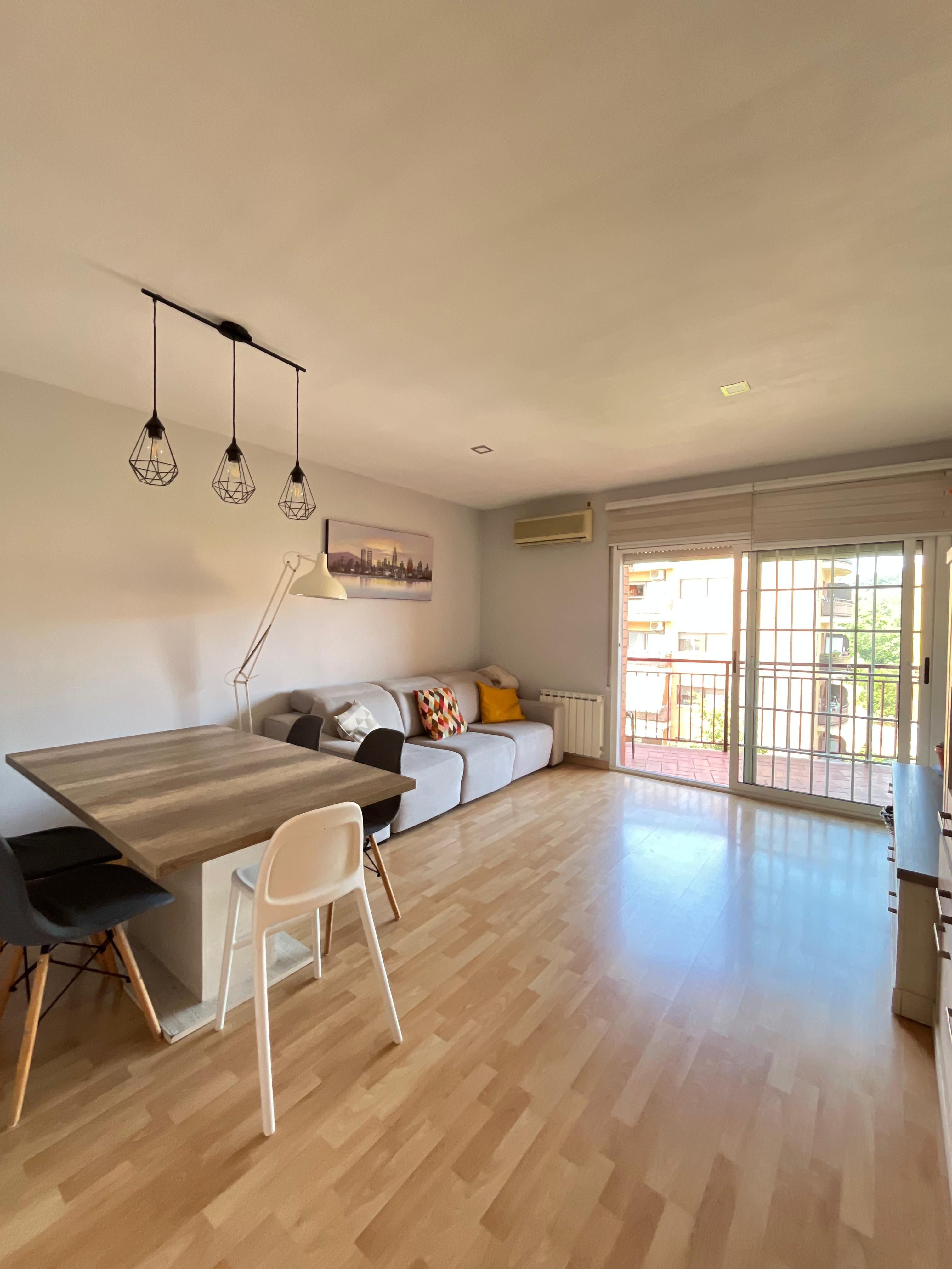 Sala d'estar de Àtic en venda en Sant Boi de Llobregat amb Balcó