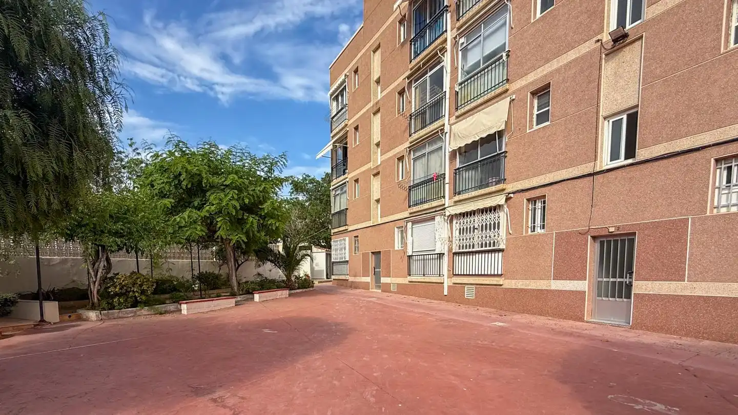 Vista exterior de Pis en venda en Santa Pola amb Aire condicionat, Terrassa i Traster
