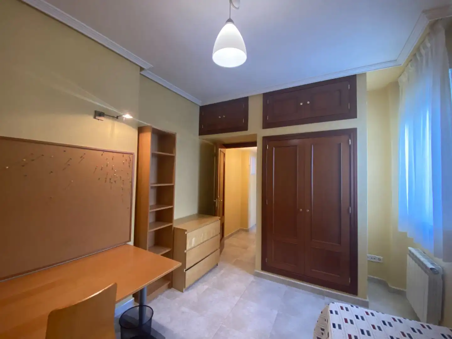 Schlafzimmer von Wohnung zur Miete in  Madrid Capital mit Balkon