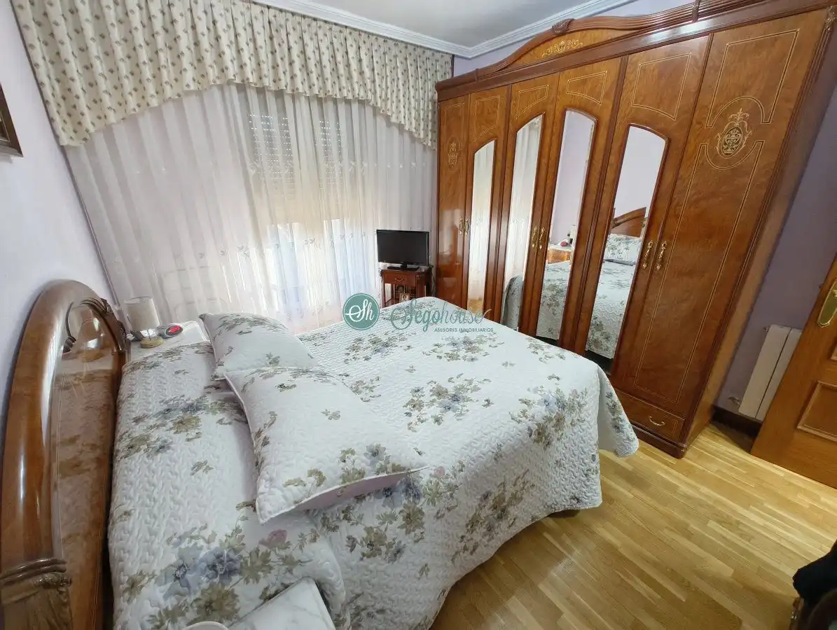Bedroom of Flat for sale in Segovia  with Air Conditioner, Heating and Balcony
