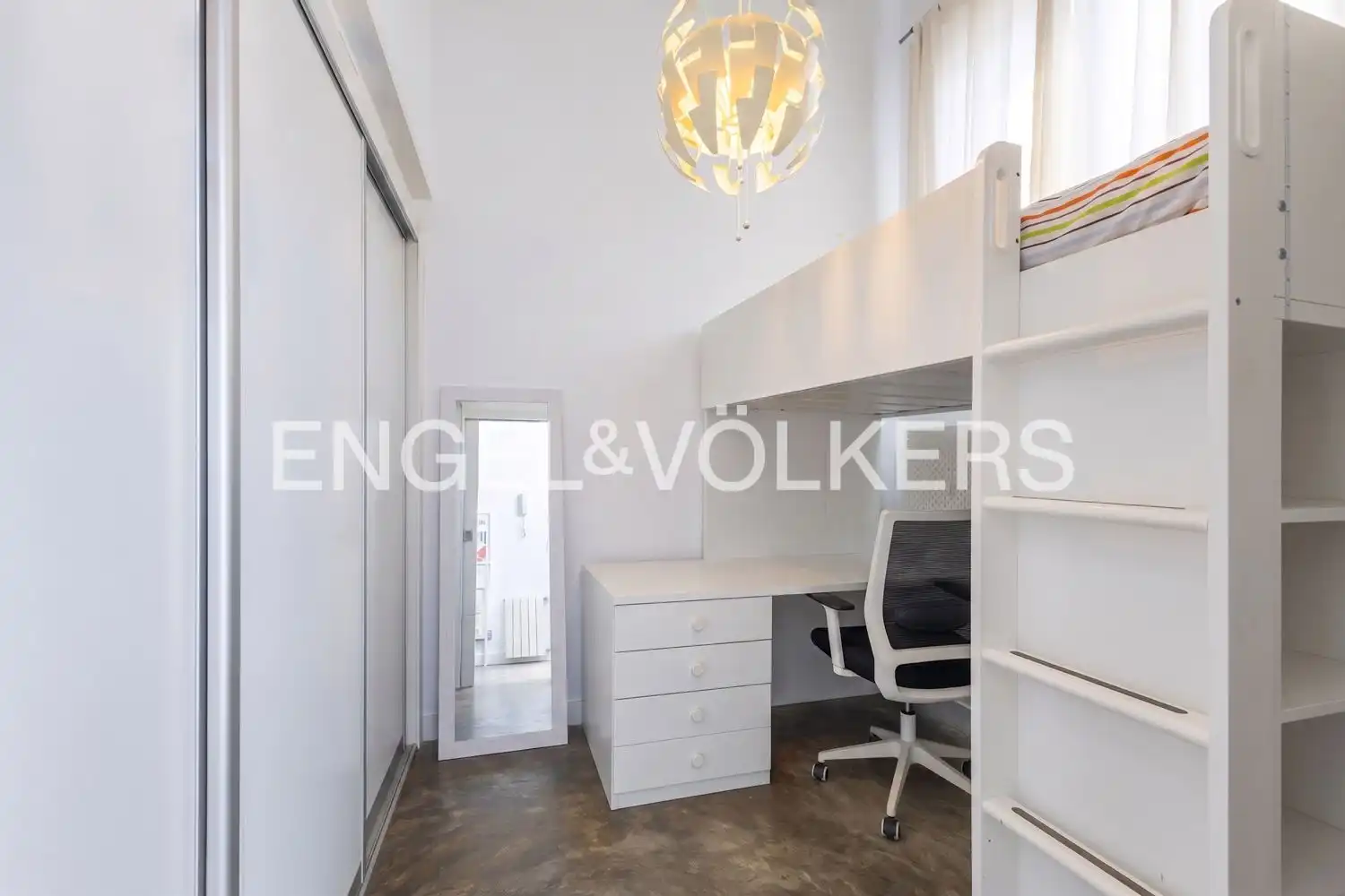 Schlafzimmer von Dachboden zum Verkauf in Valencia mit Heizung und Balkon