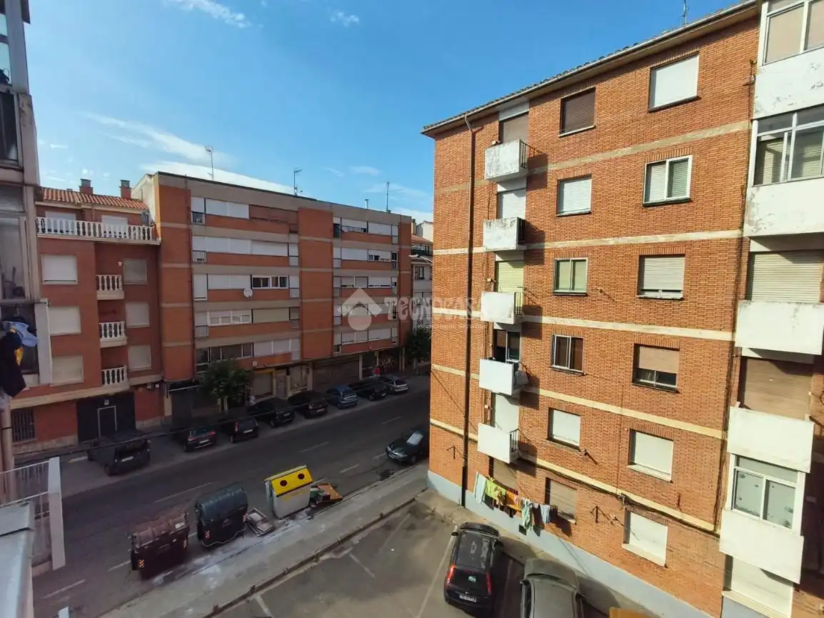 Außenansicht von Wohnung zum Verkauf in Palencia mit Heizung, Abstellraum und Balkon