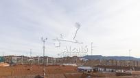 Vista exterior de Pis en venda en Alcalá de Henares amb Aire condicionat i Terrassa