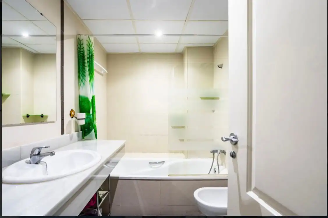 Baño de Piso de alquiler en Roquetas de Mar con Aire acondicionado, Calefacción y Terraza