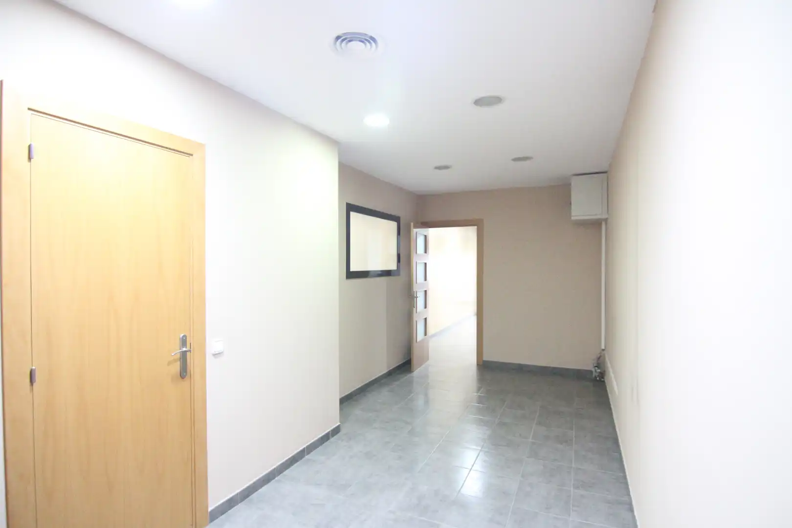 Local comercial de lloguer a Carrer de Lluís Puigjaner 8, imagen 7