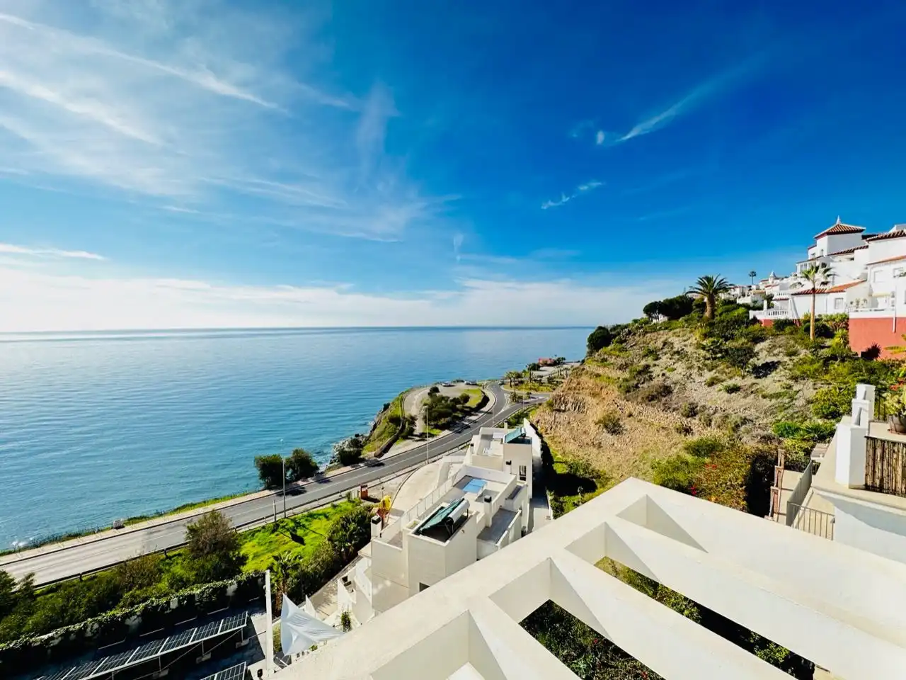 Vista exterior de Casa o xalet en venda en Nerja amb Aire condicionat, Jardí privat i Traster