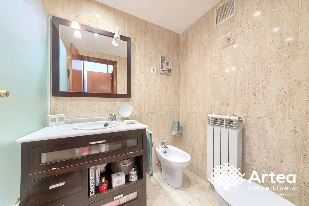 Baño de Piso en venta en Bilbao  con Calefacción y Trastero