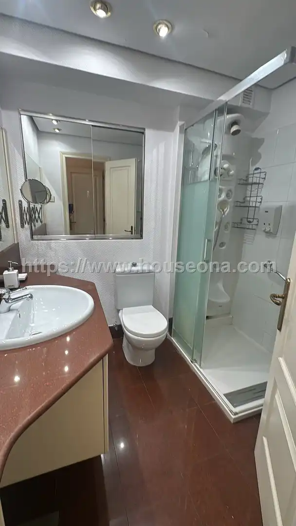Badezimmer von Wohnung zum Verkauf in Bilbao  mit Heizung
