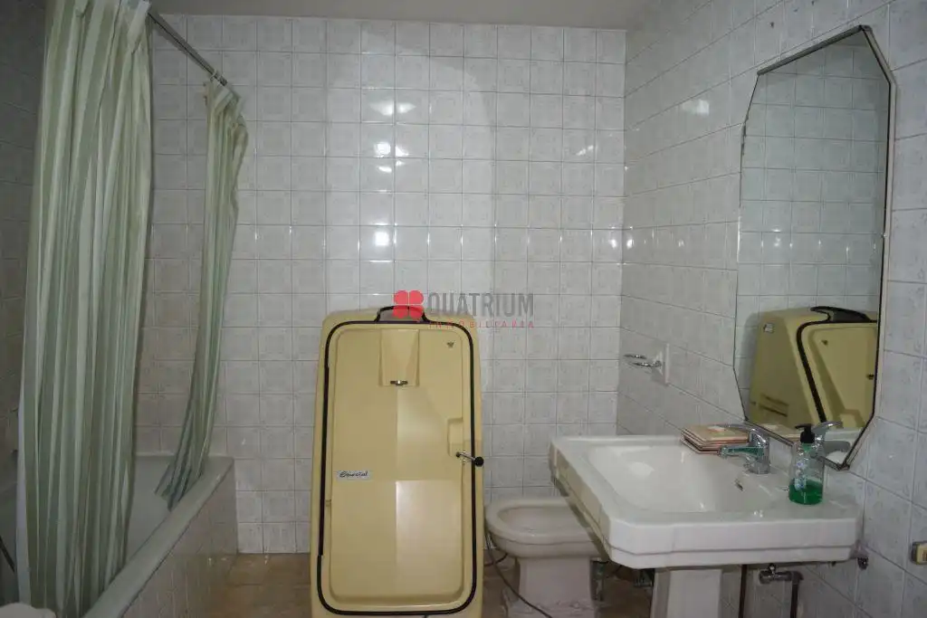 Badezimmer von Gebäude zum Verkauf in Santiago de Compostela 
