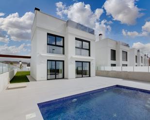 Vista exterior de Casa o xalet en venda en Alicante / Alacant amb Aire condicionat, Terrassa i Piscina