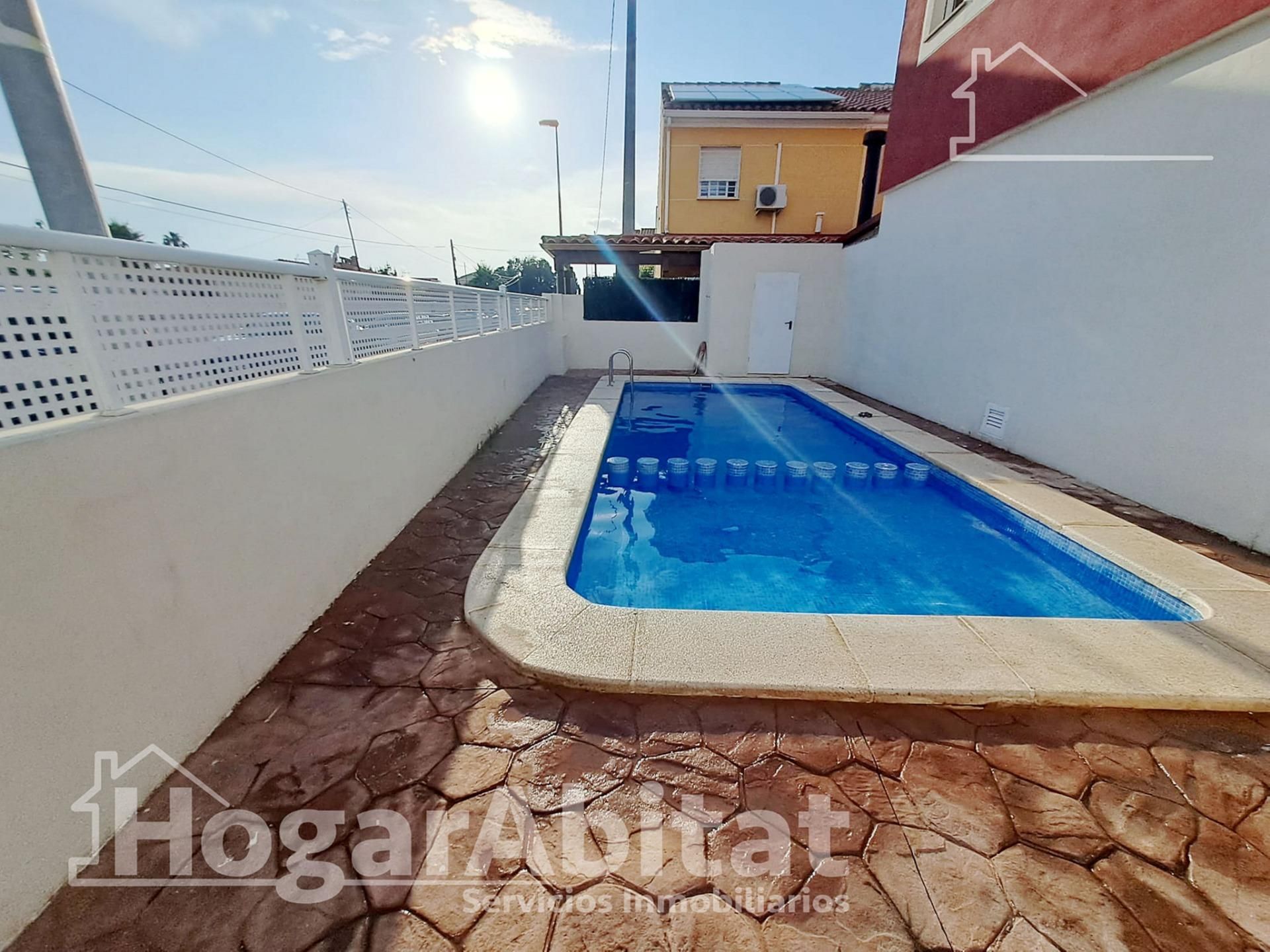 Piscina de Casa adosada en venta en Almazora / Almassora con Aire acondicionado, Calefacción y Terraza