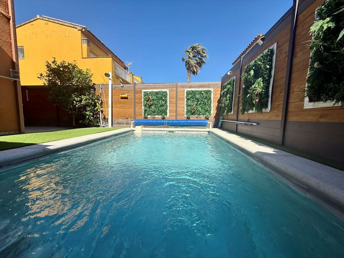 Swimming pool of House or chalet for sale in Sant Pere Pescador  with Air Conditioner, Heating and Private garden