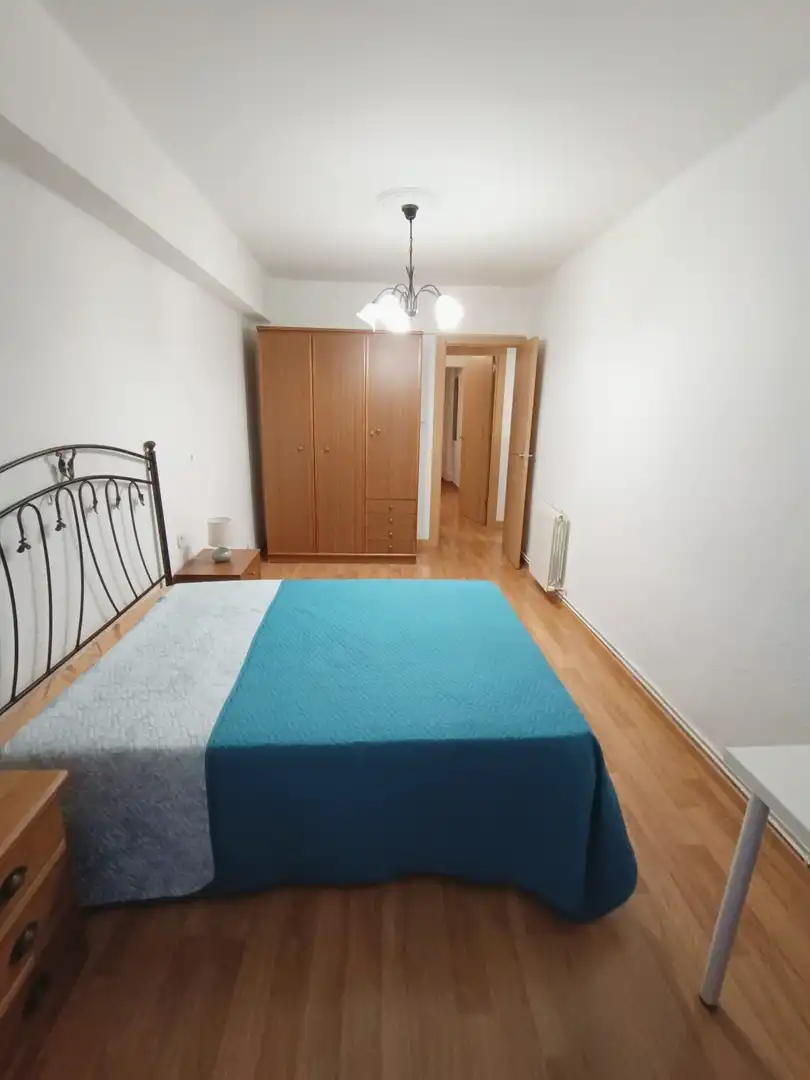Schlafzimmer von Wohnung zur Miete in Cuenca mit Heizung, Terrasse und Möbliert