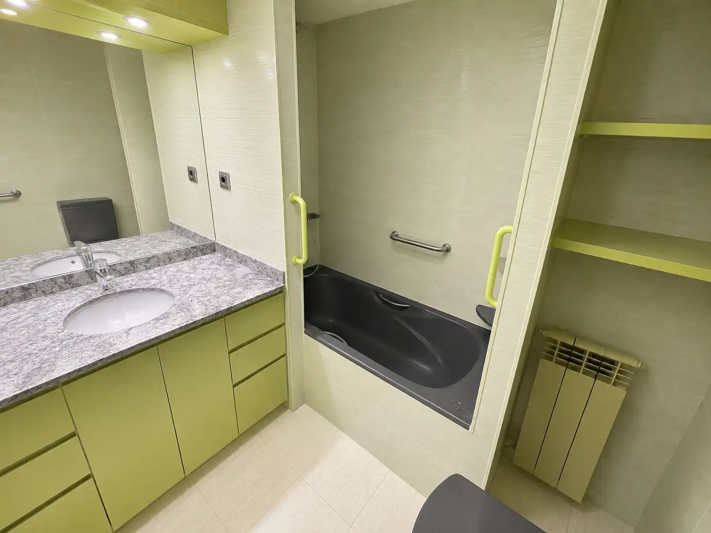 Baño de Piso de alquiler en Andorra la Vella con Calefacción, Amueblado y Horno