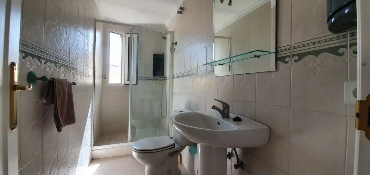Badezimmer von Dachboden zur Miete in Mijas mit Klimaanlage, Heizung und Terrasse