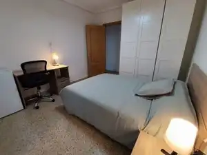 Bedroom of Flat for share in Burjassot  with Air Conditioner, Furnished and Oven