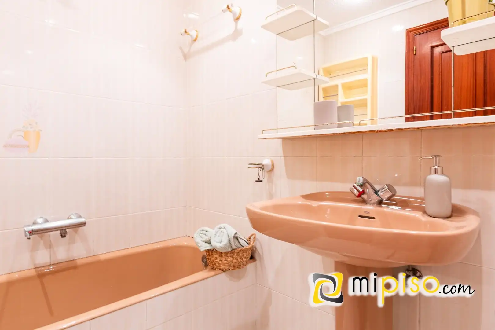 Baño de Piso en venta en Santoña con Calefacción, Trastero y Amueblado